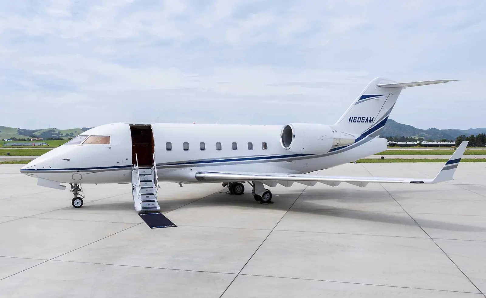 Bombardier Challenger 604 N317RA operated by Hop-A-Jet WorldWide Jet Charter photo 2