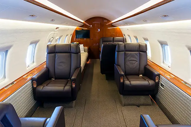 Bombardier Challenger 604 N317RA