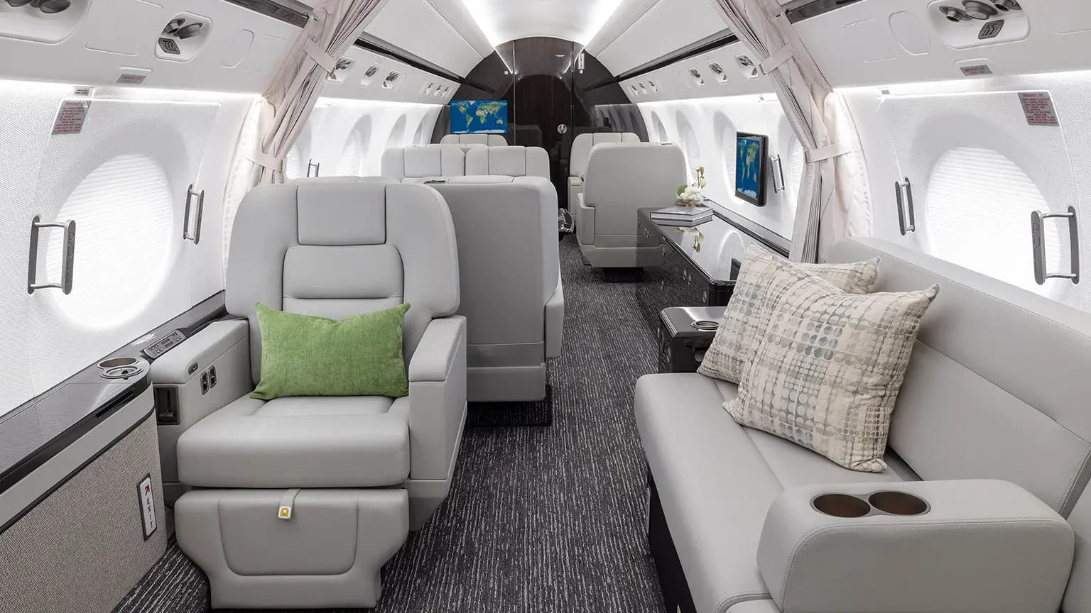 Gulfstream G550 N319FS operated by Western Air Charter, Inc, KPOC photo 3