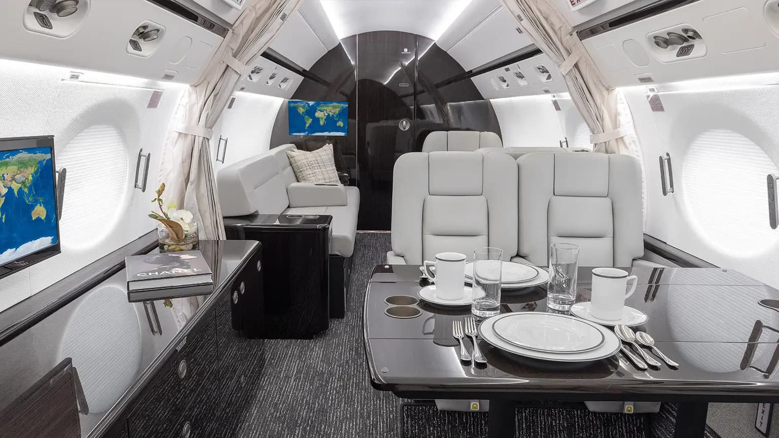 Gulfstream G550 N319FS operated by Western Air Charter, Inc, KPOC photo 4