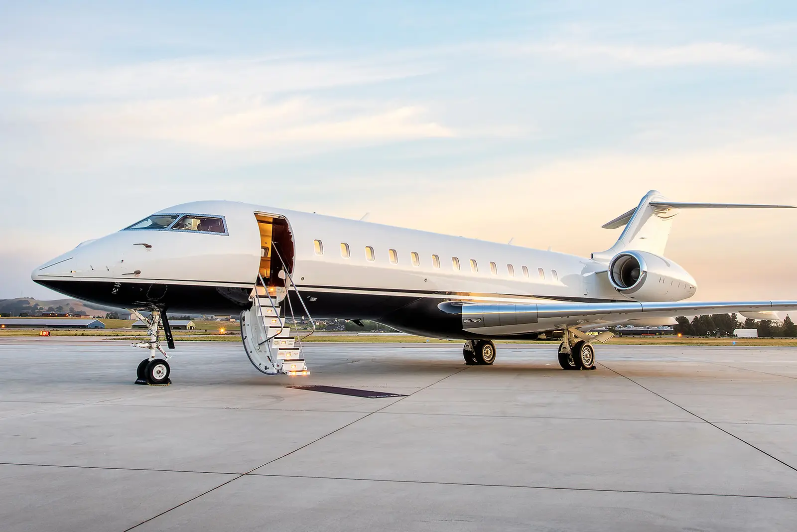 Bombardier Global Express XRS N319GG operated by ACI Jet, exterior