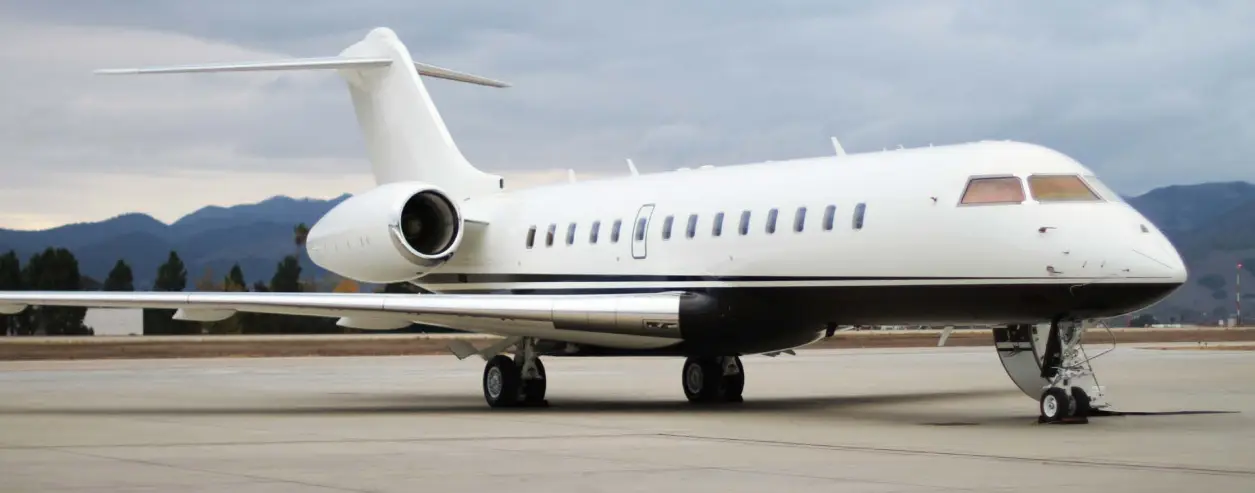 Bombardier Global Express XRS N319GG operated by ACI Jet photo 4
