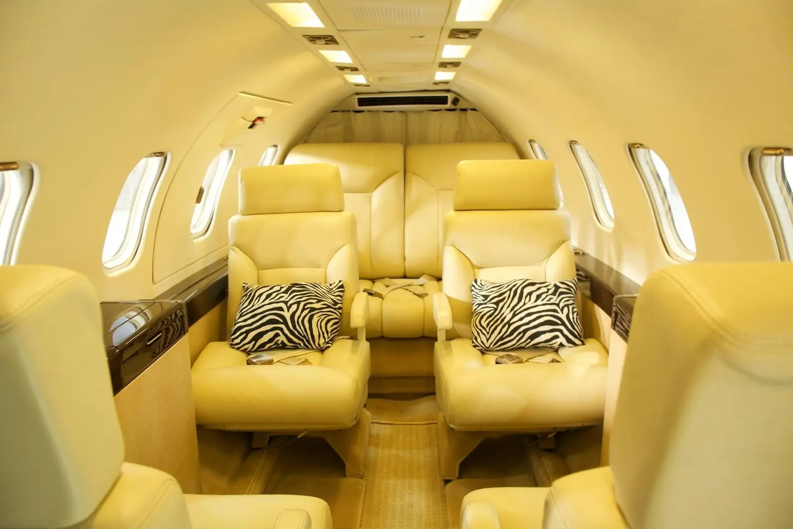 Bombardier Learjet 35A N31RA operated by Royal Air Freight, Inc, KPTK photo 2