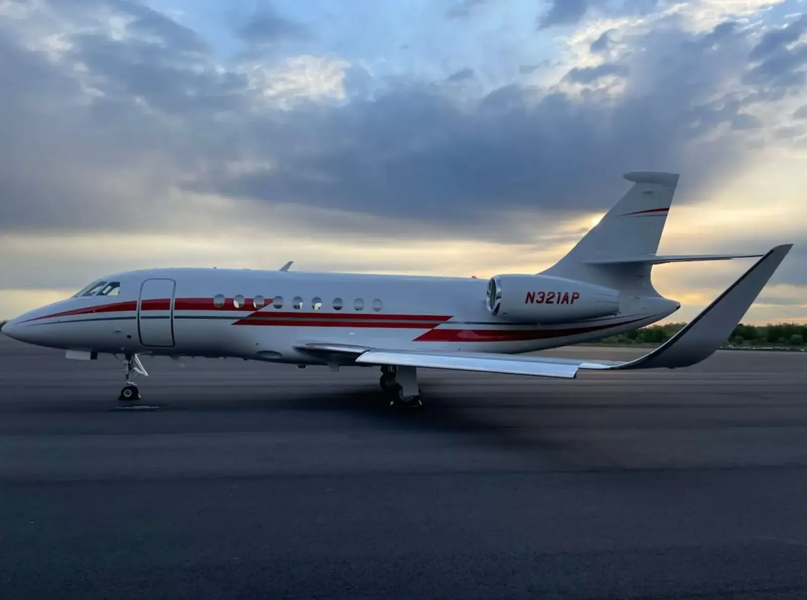 Dassault Falcon 2000EX N321AP operated by Aviation Charters photo 4