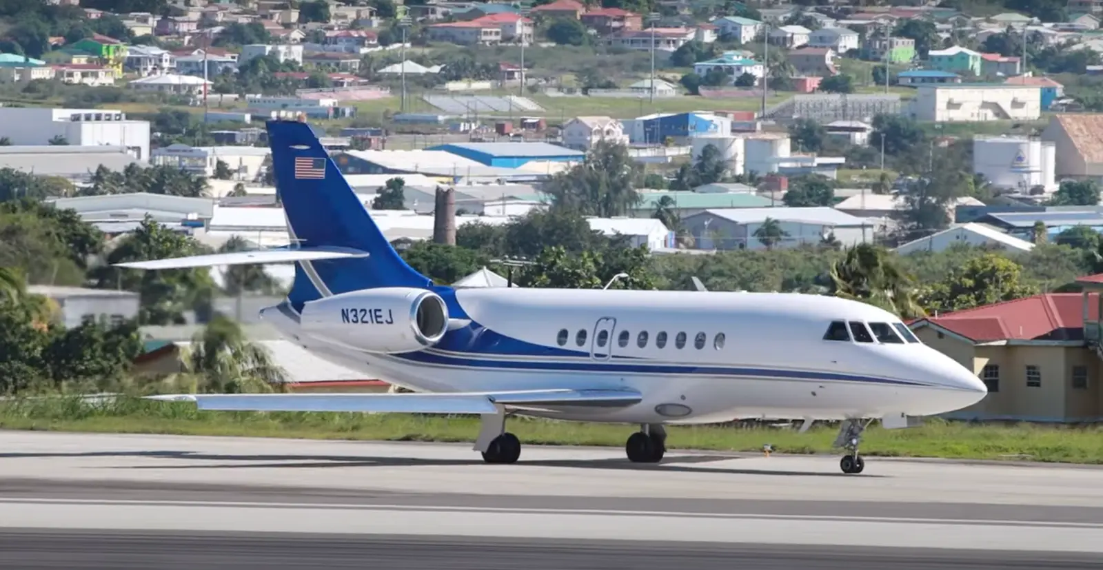 Dassault Falcon 2000 N321EJ operated by Talon Air, LLC, exterior