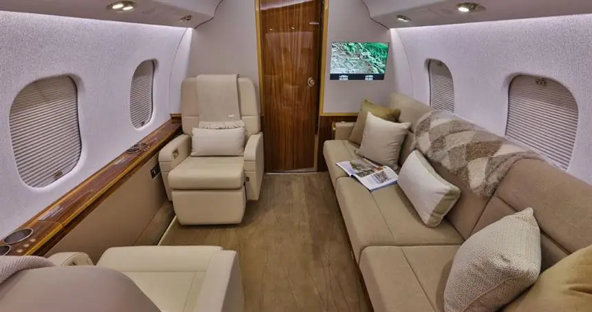 Bombardier Global Express XRS N321VC operated by Solairus Aviation photo 6