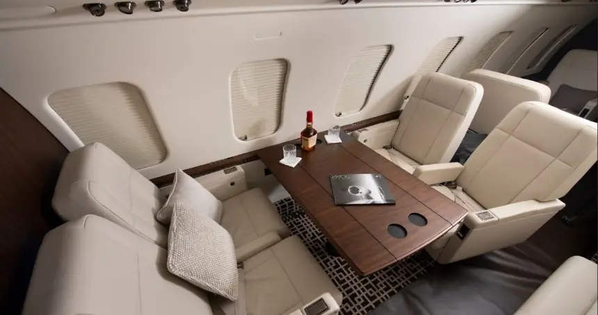 Bombardier Challenger 605 N322AP operated by Jet Linx Aviation, LLC photo 3
