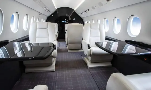 Dassault Falcon 2000EX N323SE operated by Business Jet Services photo 2