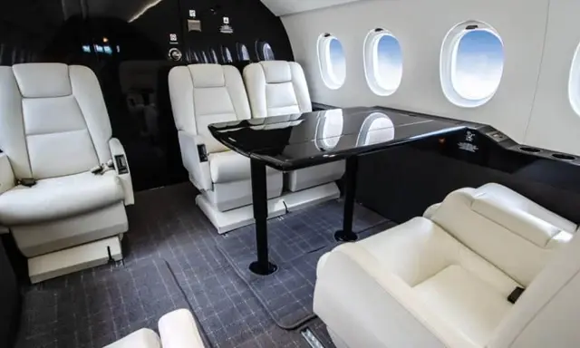Dassault Falcon 2000EX N323SE operated by Business Jet Services photo 3