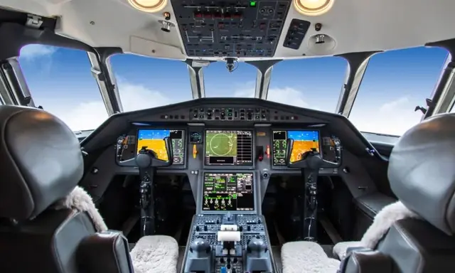 Dassault Falcon 2000EX N323SE operated by Business Jet Services photo 6