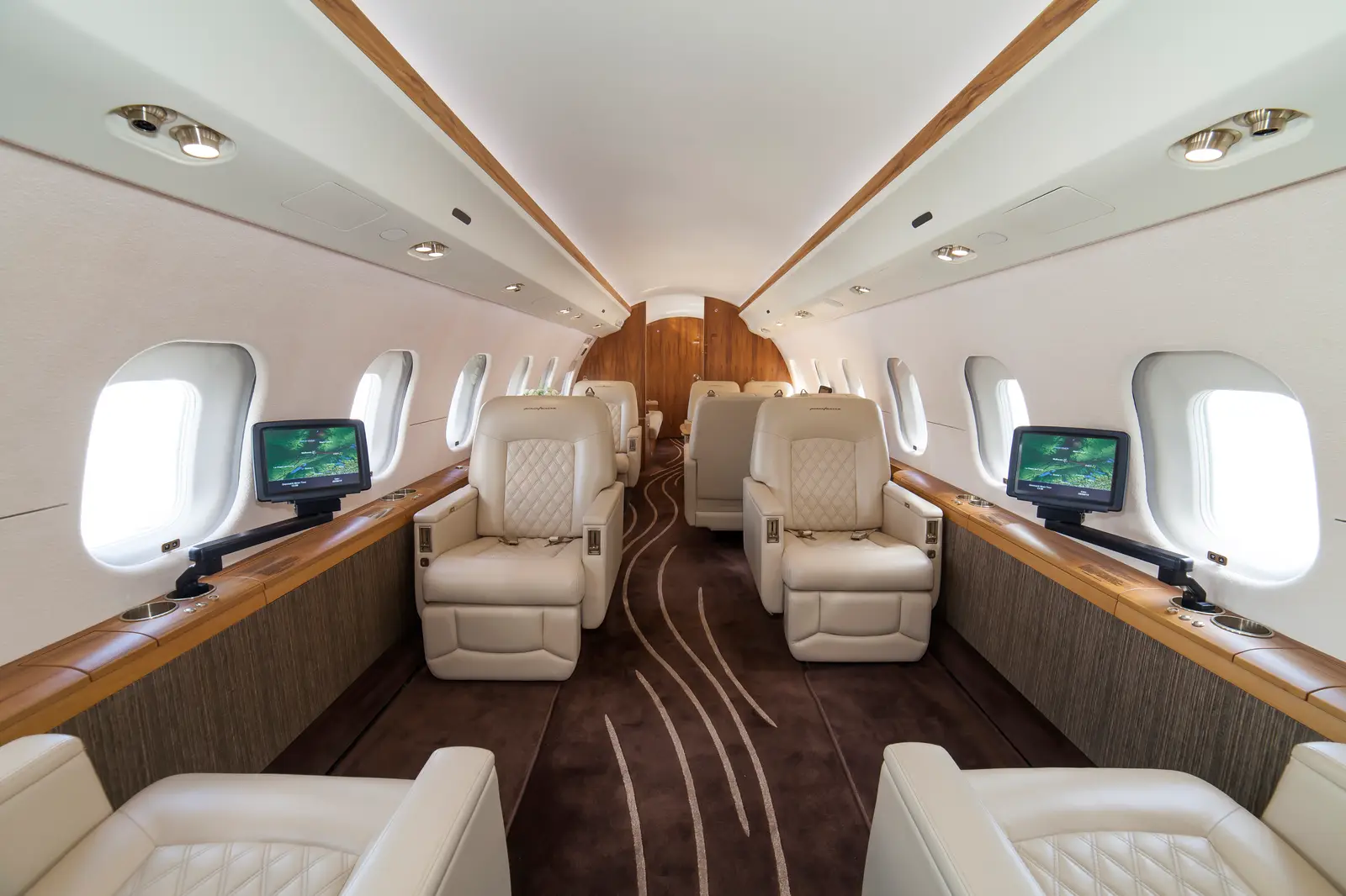 Bombardier Global Express XRS N3262T operated by Worldwide Jet Charter, Inc. photo 4