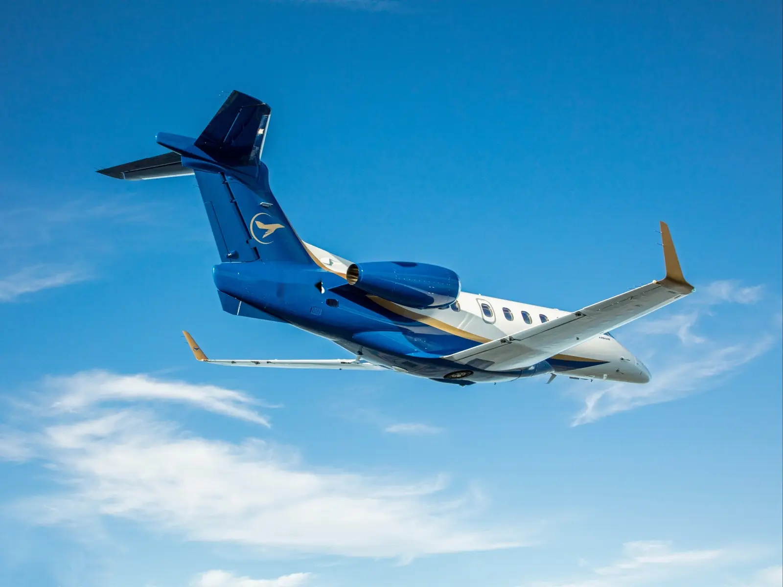 Embraer Phenom 300 N326AS operated by Airshare photo 3