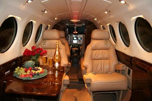 Beechcraft King Air 200 N326RT operated by Paragon Airways photo 2