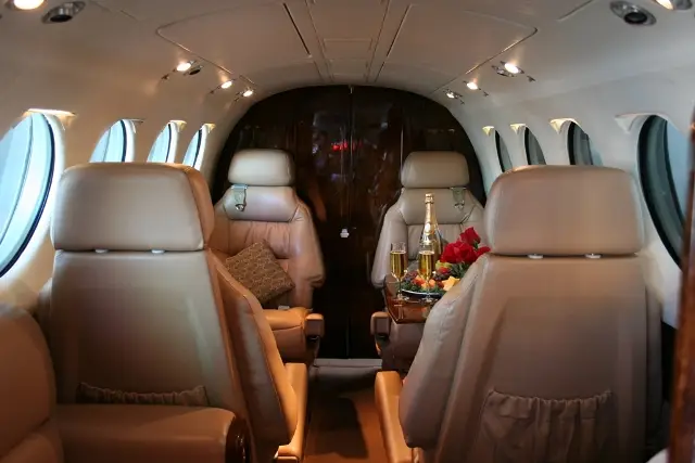 Beechcraft King Air 200 N326RT operated by Paragon Airways photo 3