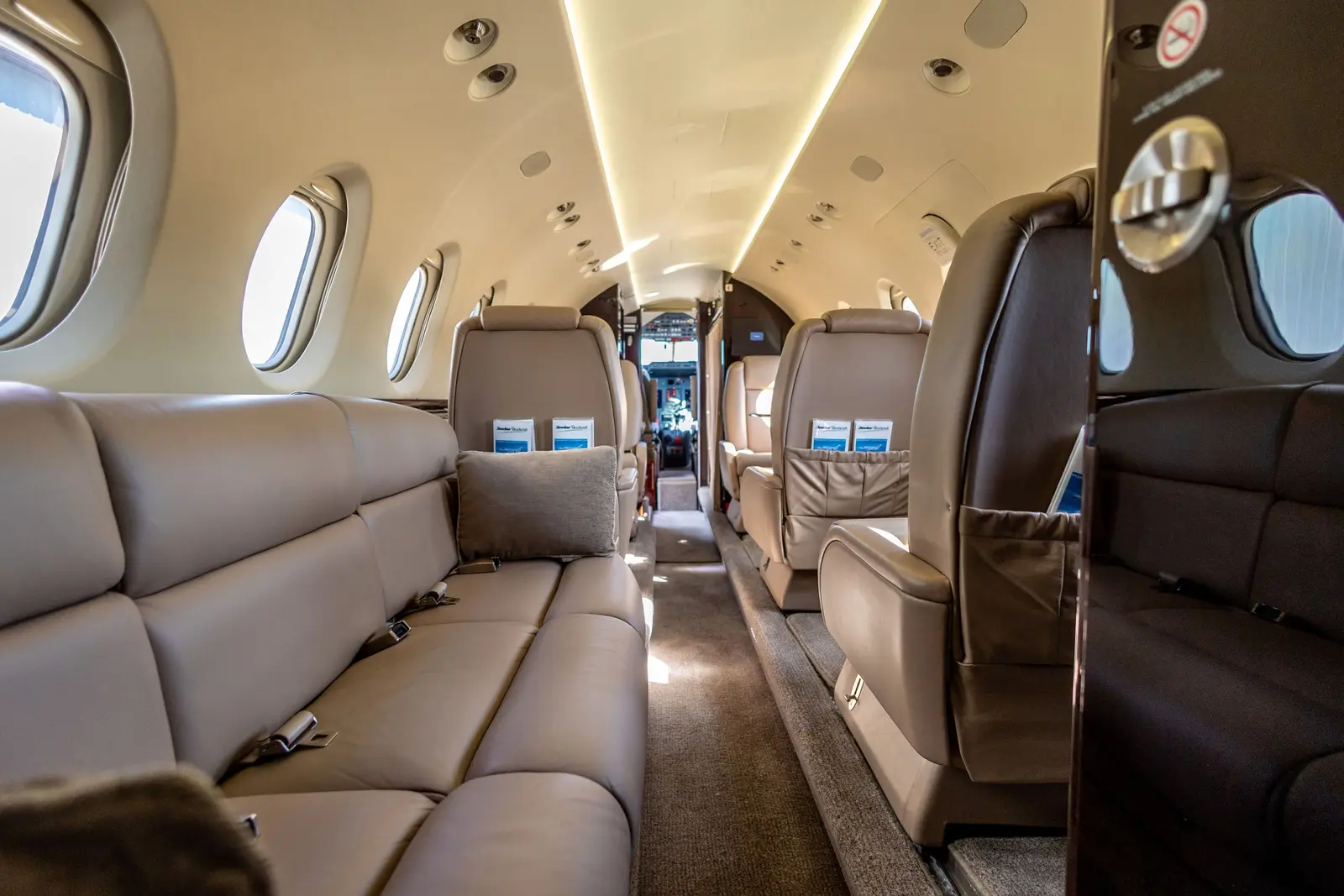Beechcraft Hawker 750 N327MP operated by Tavaero Jet Charter photo 3