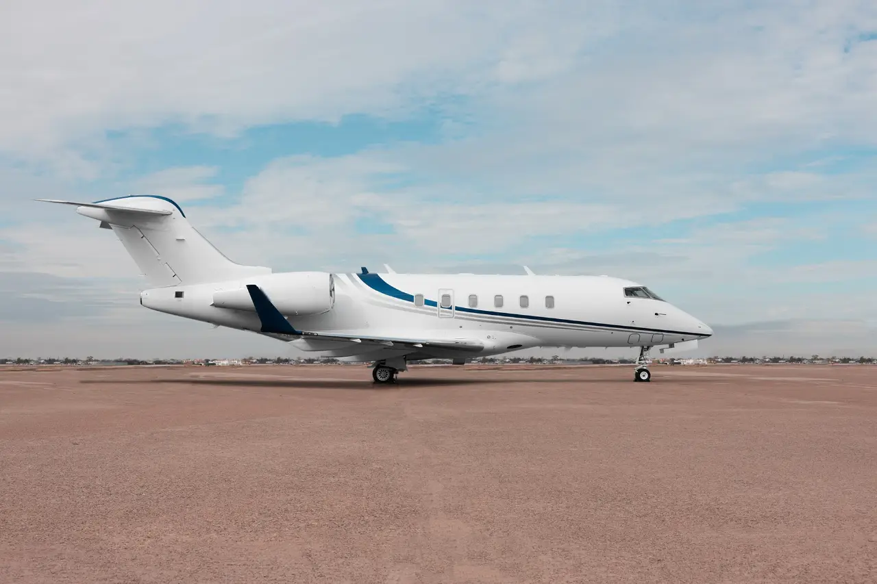 Bombardier Challenger 300 N328RS operated by Leviate Jet Management, exterior