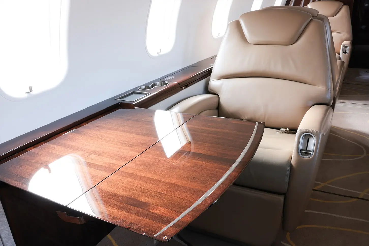 Bombardier Challenger 300 N328RS operated by Leviate Jet Management photo 2
