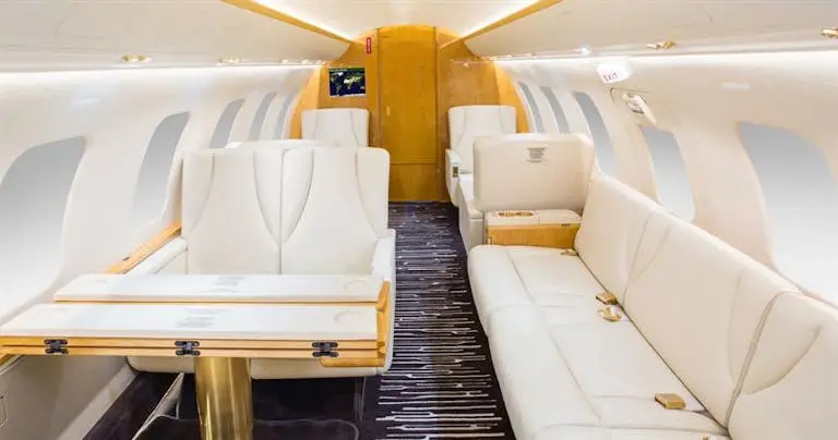 Bombardier Challenger 605 N329TL operated by Jet Linx Aviation, LLC photo 2