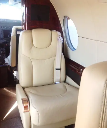 Beechcraft Hawker 400XP N330R operated by Don Davis Aviation, KEHR photo 2