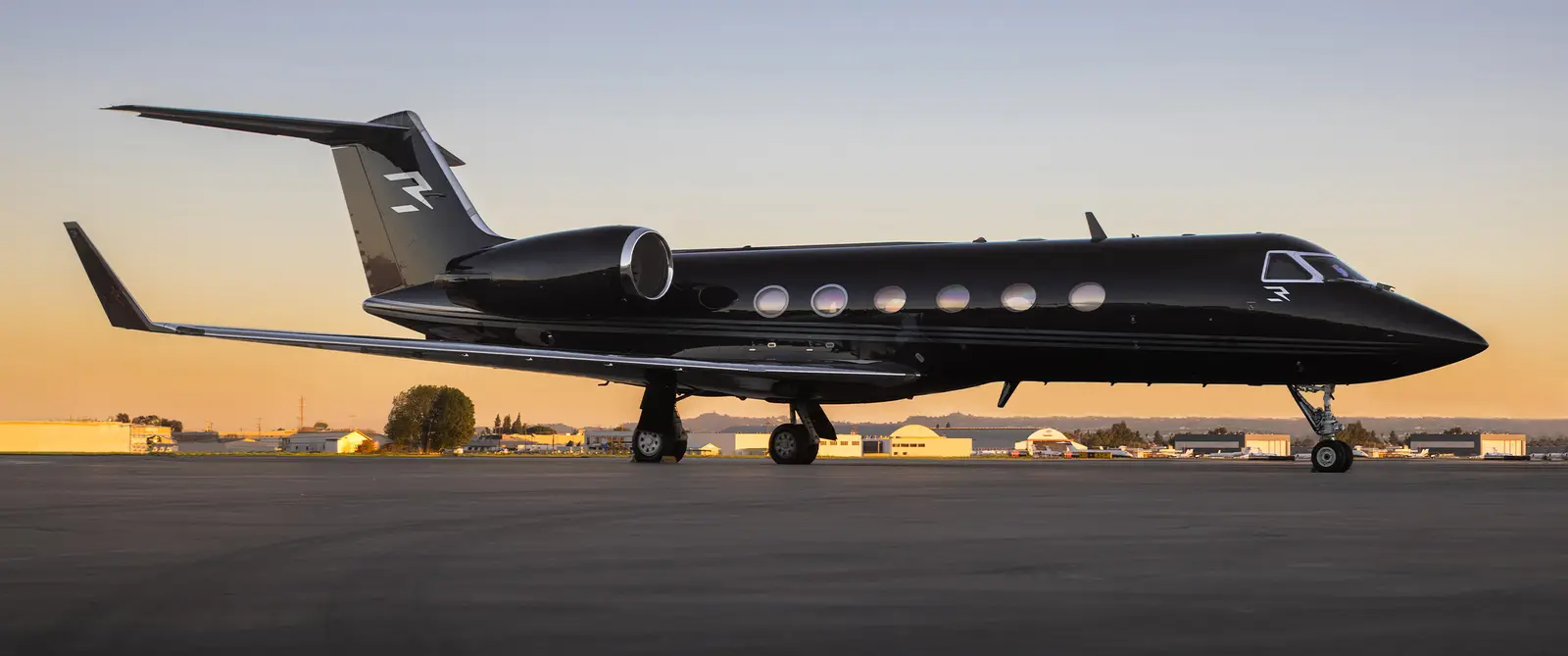 Gulfstream IV-SP N330RW operated by Silver Air, exterior