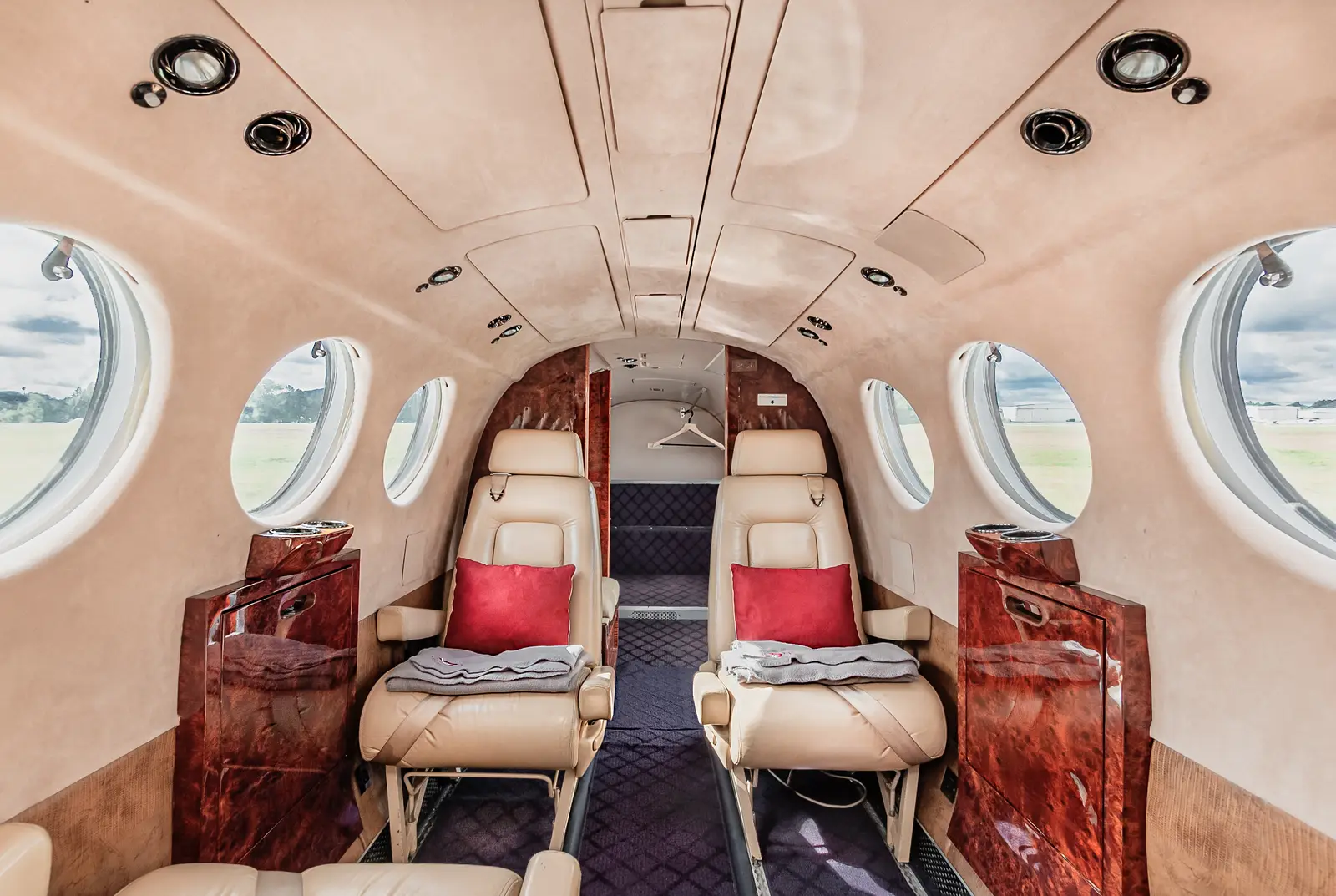 Beechcraft King Air B200GT N332CA operated by Atlanta Air Charter, Inc. photo 2