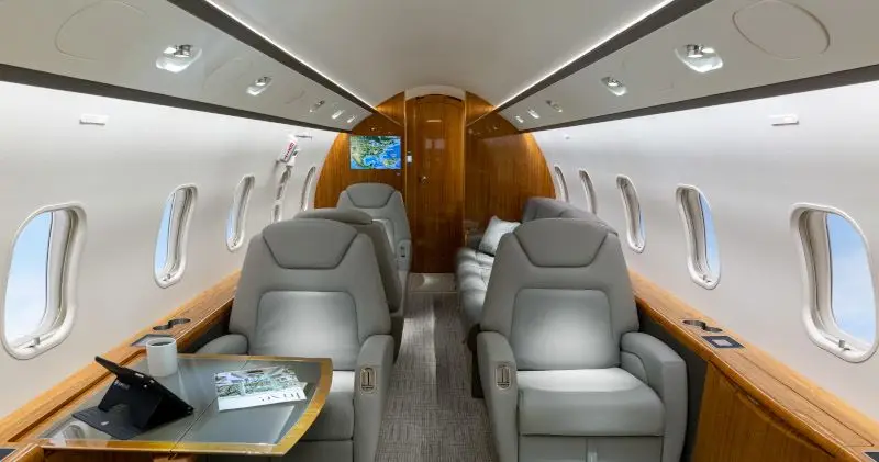 Bombardier Challenger 300 N3337J operated by Flightworks photo 2