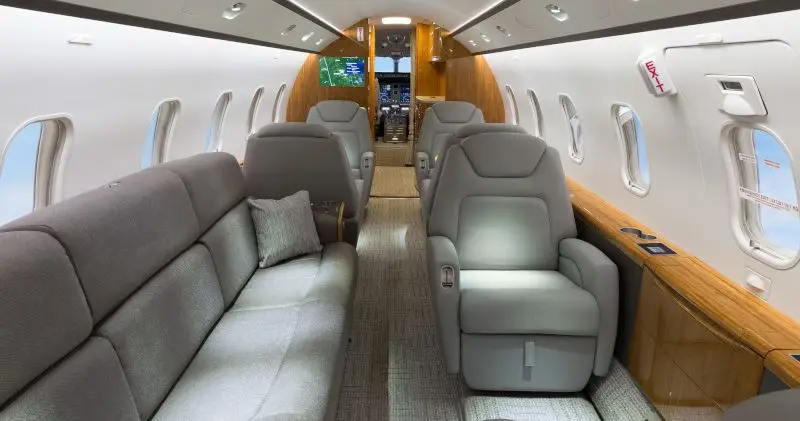 Bombardier Challenger 300 N3337J operated by Flightworks photo 3