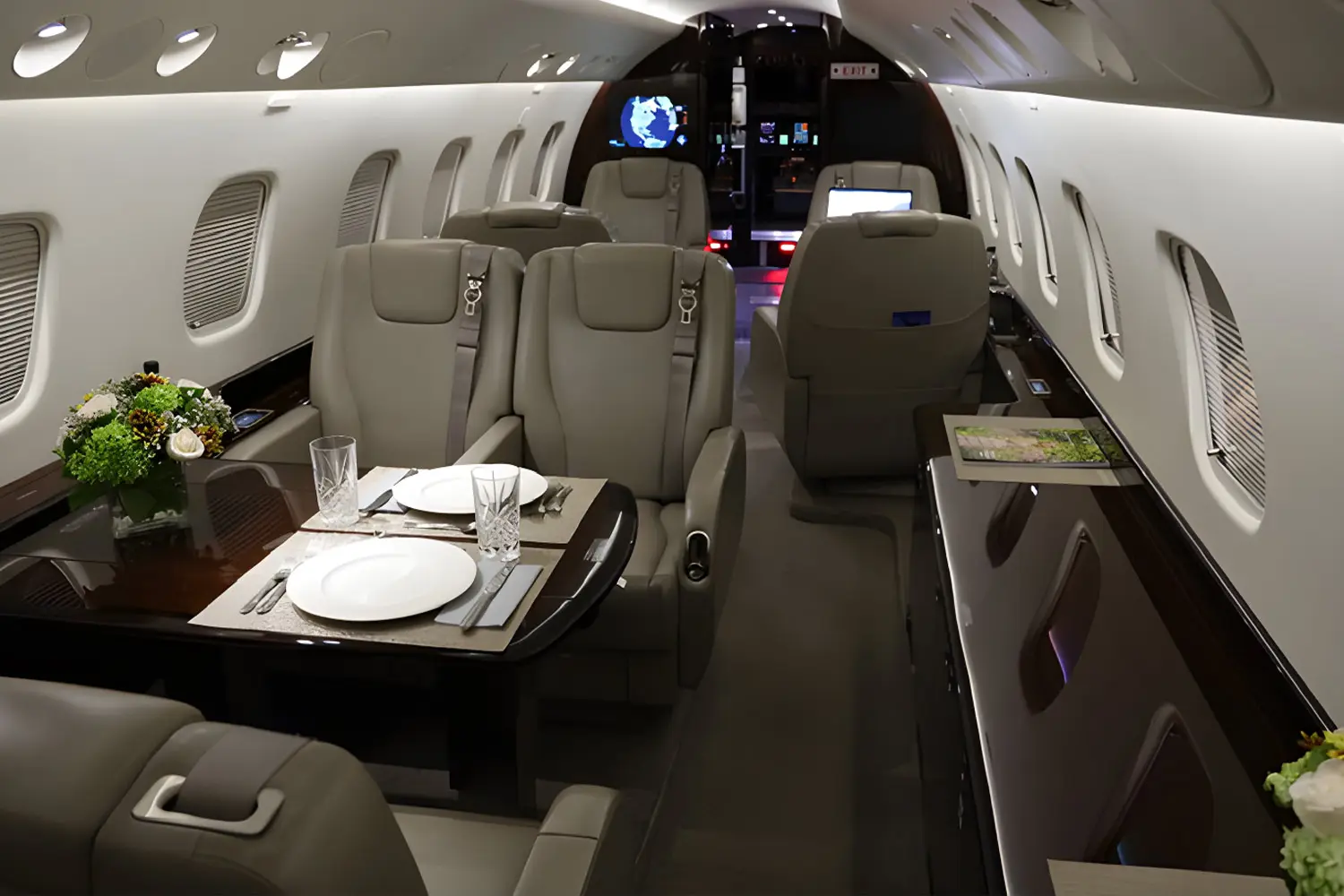 Embraer Legacy 650 N333BH operated by Executive Fliteways, Inc. photo 2