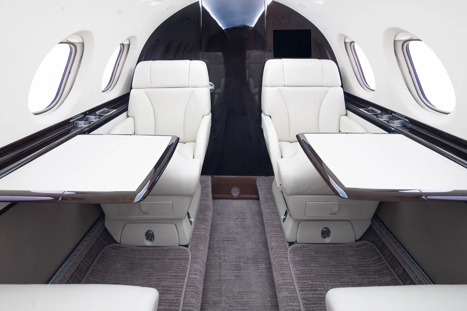 Beechcraft Hawker 850XP N333MV operated by Clay Lacy Aviation, Inc. photo 4