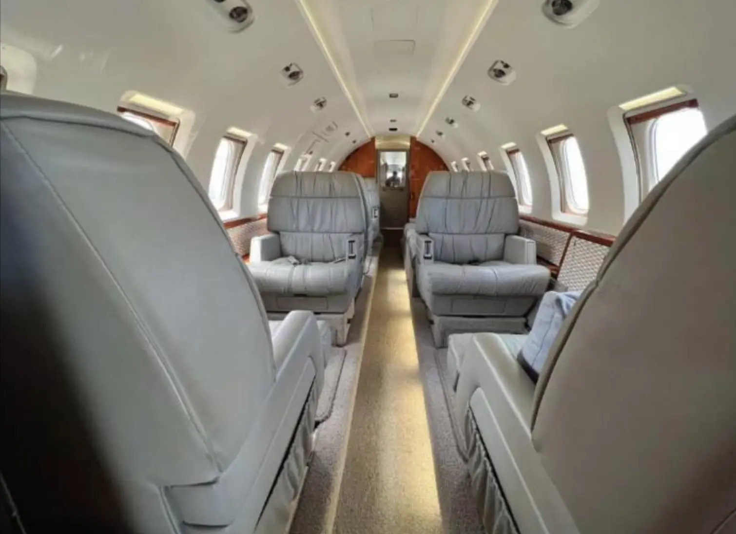 Beechcraft Hawker 1000 N333RL operated by Koury Aviation, Inc. photo 3
