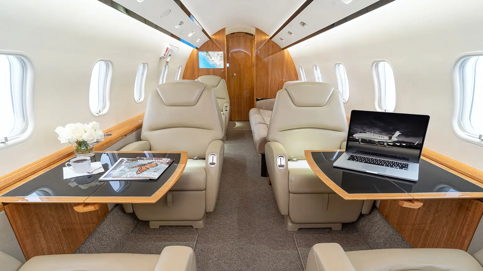 Bombardier Challenger 300 N334JE operated by Jet Edge International, KCBM photo 4