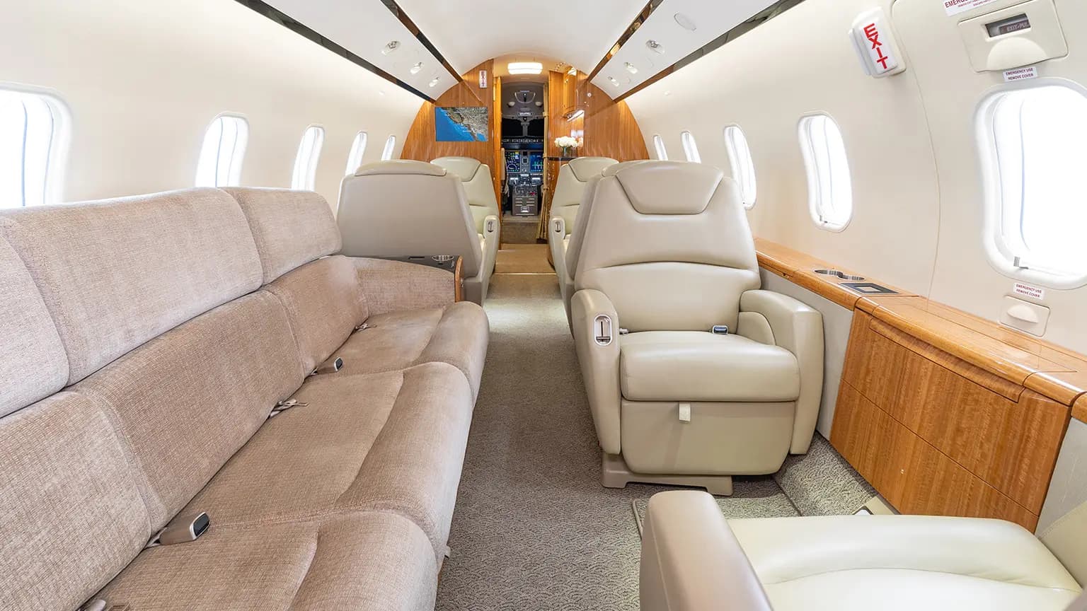 Bombardier Challenger 300 N334JE operated by Jet Edge International, KCBM photo 5