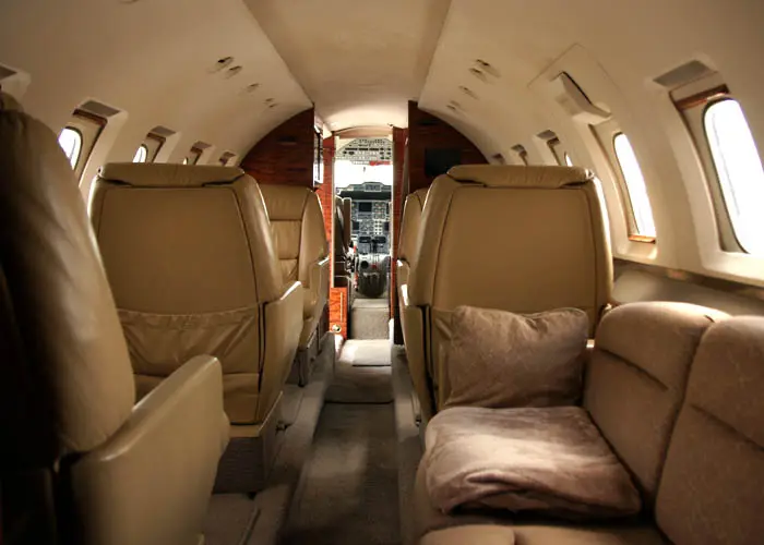 Beechcraft Hawker 800 N337WR operated by Aviation Services Elite photo 2
