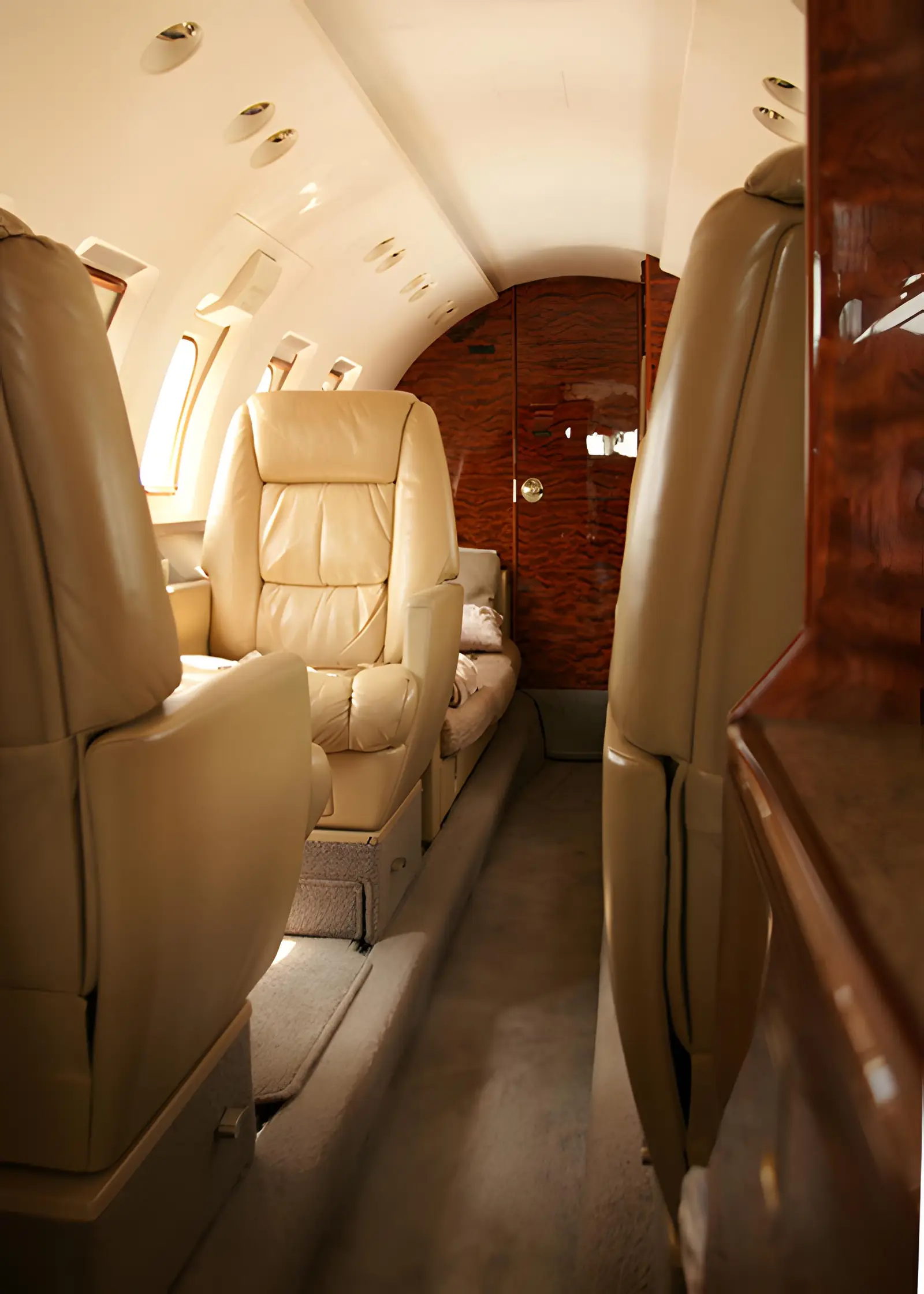 Beechcraft Hawker 800 N337WR operated by Aviation Services Elite photo 6