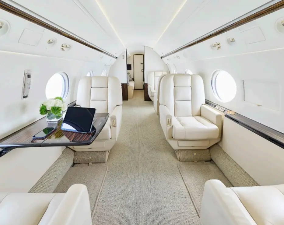 Gulfstream G550 N339JM operated by Jet Aviation Flight Services, Inc. photo 2