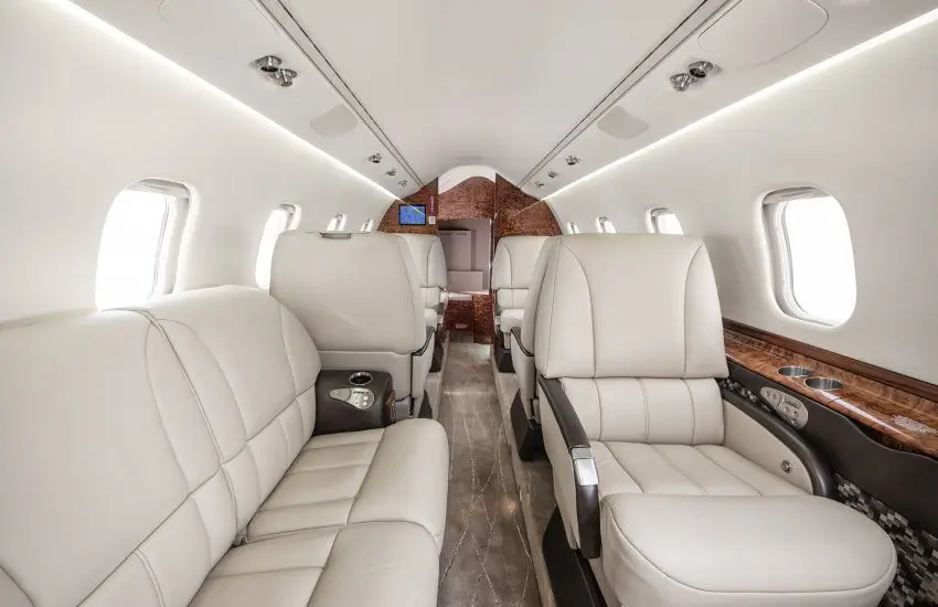 Bombardier Learjet 60 N33WL operated by Omni Air Transport photo 4