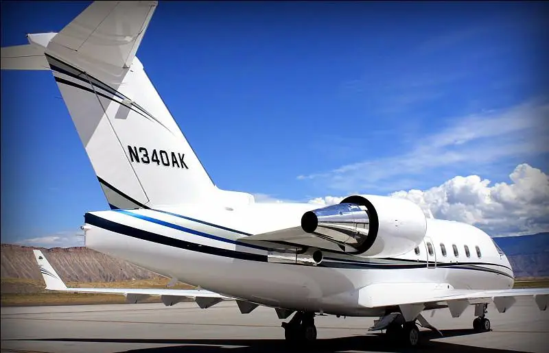 Bombardier Challenger 604 N340AK operated by Oak Air, Ltd., KCAK photo 4