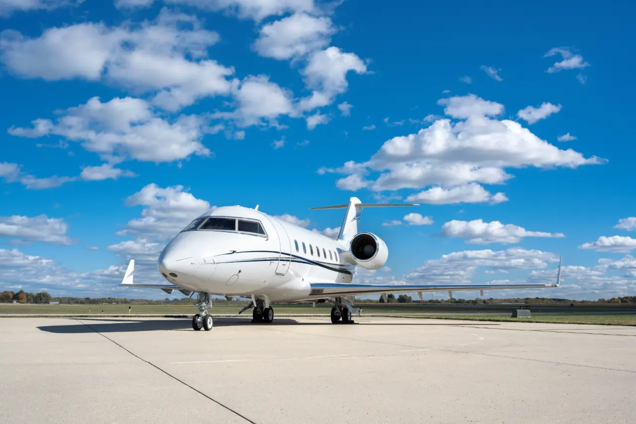 Bombardier Challenger 604 N340AK operated by Oak Air, Ltd., KCAK photo 6