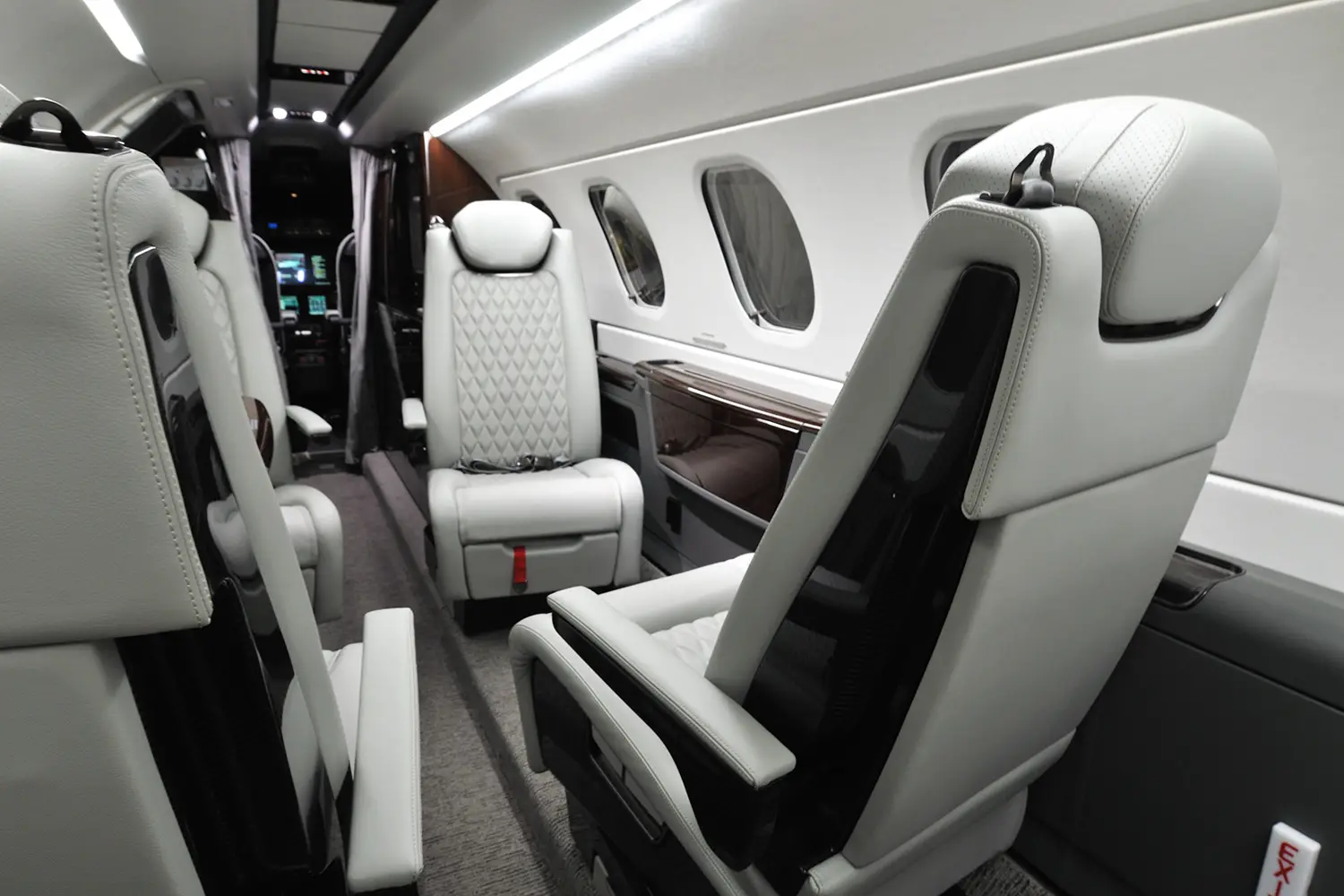 Embraer Phenom 300E N342GV operated by Executive Fliteways, Inc. photo 2