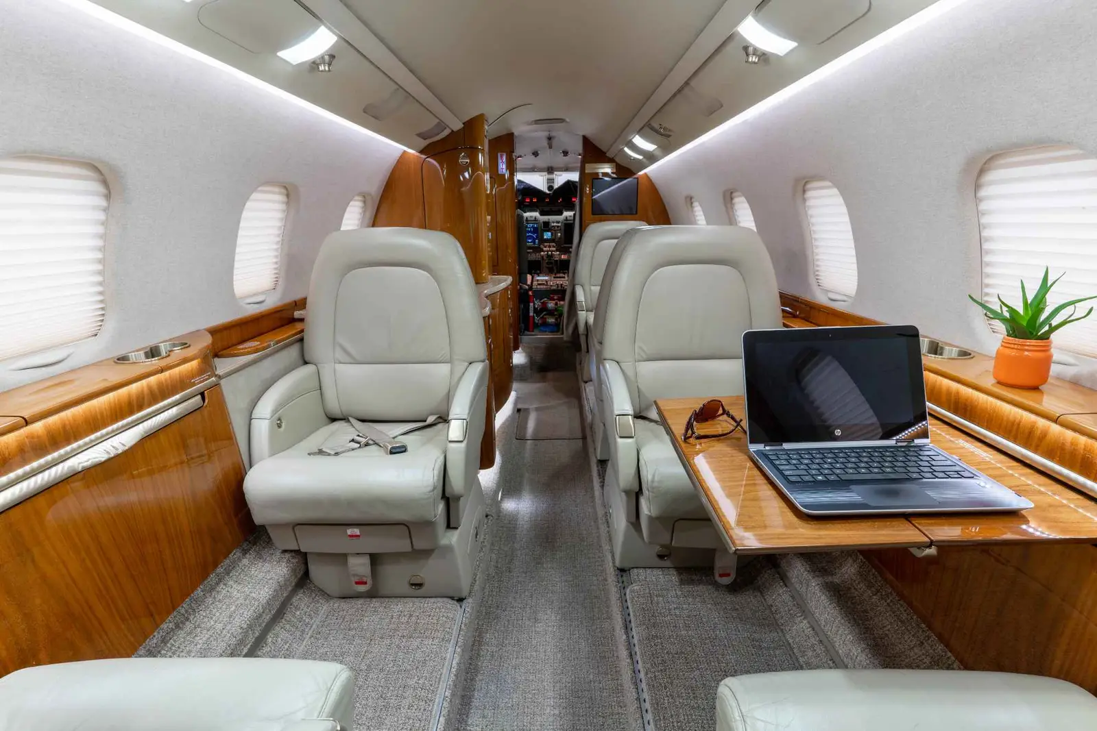 Bombardier Learjet 60XR N343EC operated by International Jet Aviation Services, Inc. photo 6