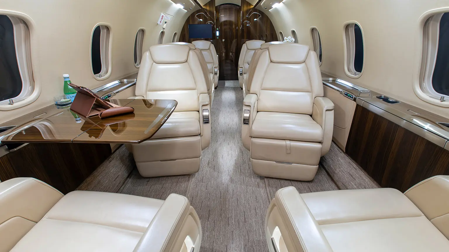 Bombardier Challenger 350 N343JE operated by Jet Edge International photo 4