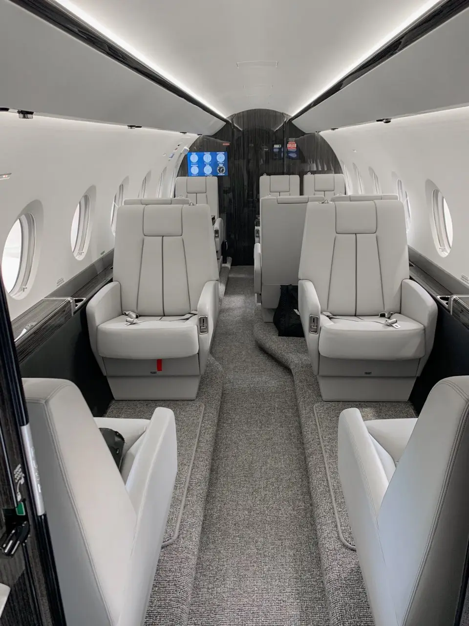 Gulfstream G280 N345DX operated by Solairus Aviation photo 2