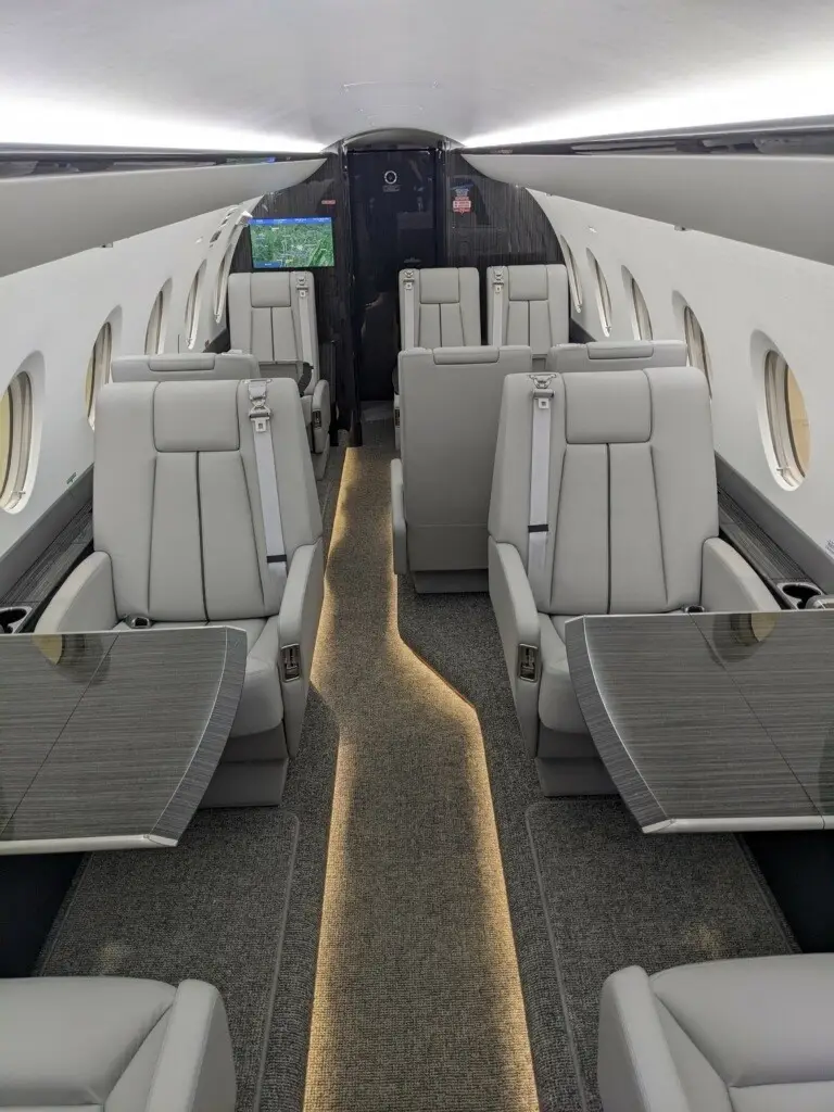 Gulfstream G280 N345DX operated by Solairus Aviation photo 4