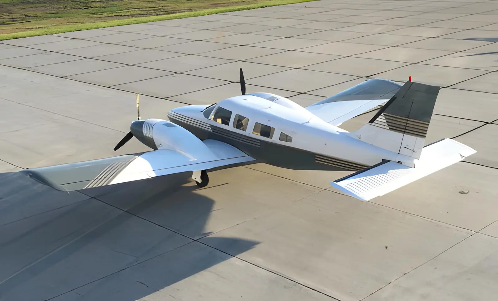Piper PA-34-220T Seneca V N34EH operated by Wisconsin Aviation, Inc. photo 3