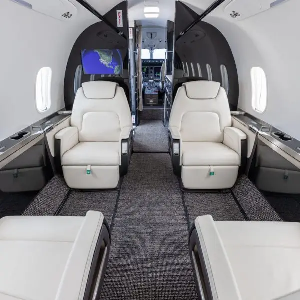 Bombardier Challenger 350 N350HH operated by Latitude 33 Aviation, LLC, KSNA photo 4