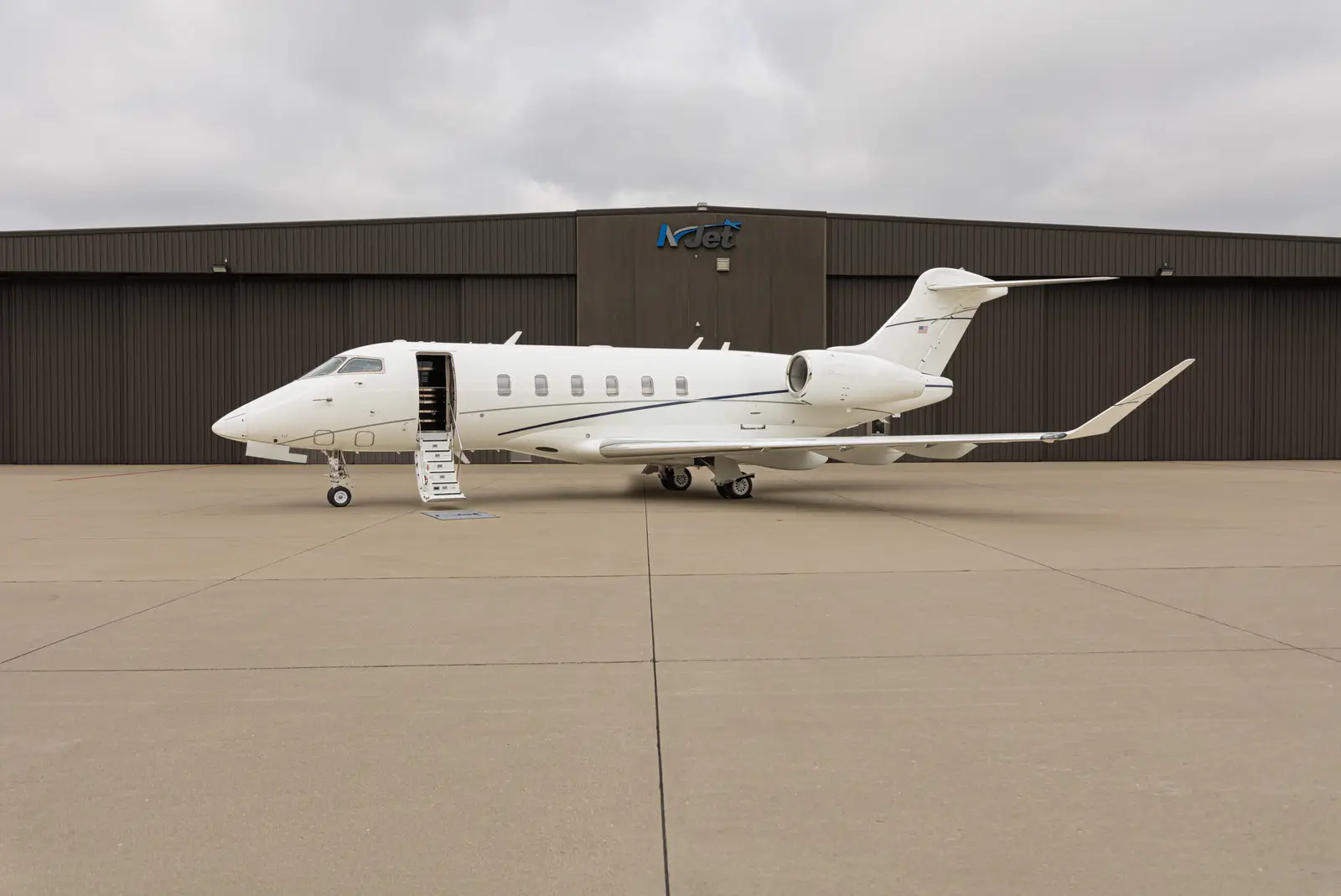 Bombardier Challenger 350 N350NP operated by N-Jet, KPWK photo 6