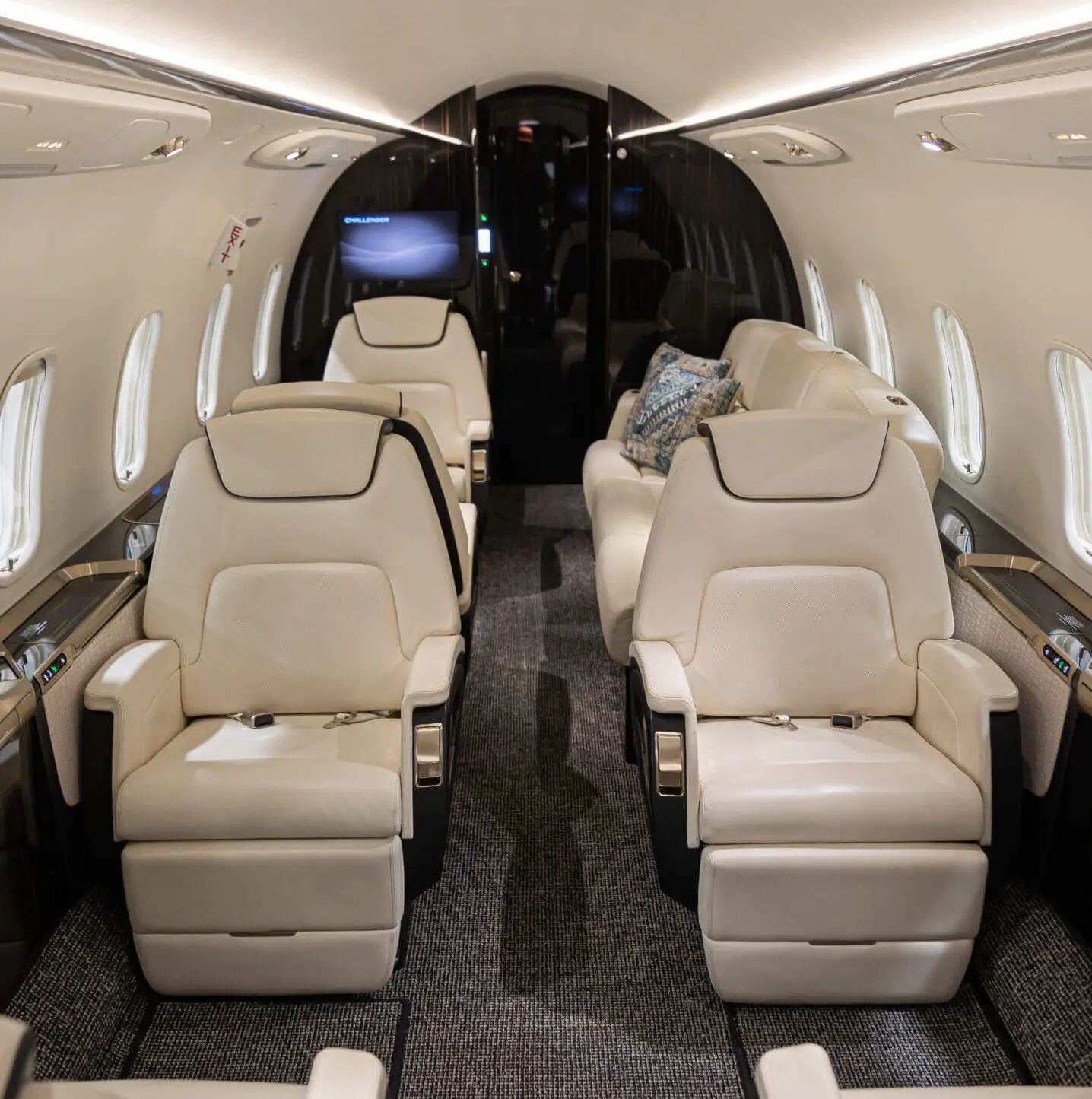 Bombardier Challenger 350 N350NP operated by N-Jet, KPWK photo 4