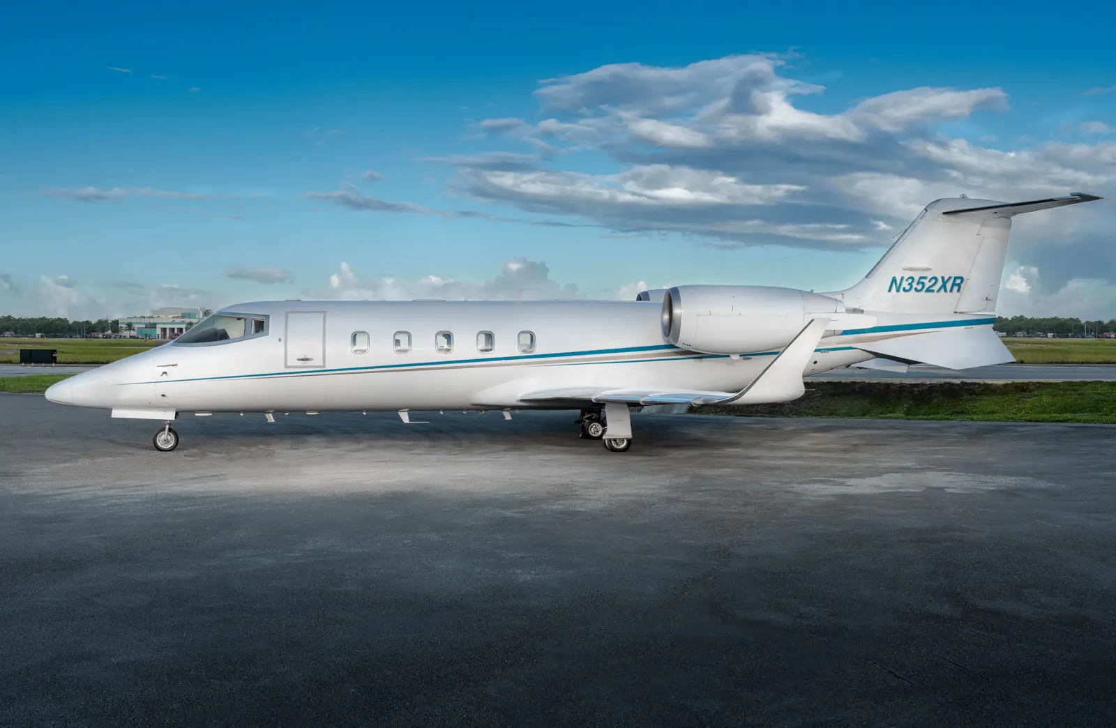 Bombardier Learjet 60XR N352XR