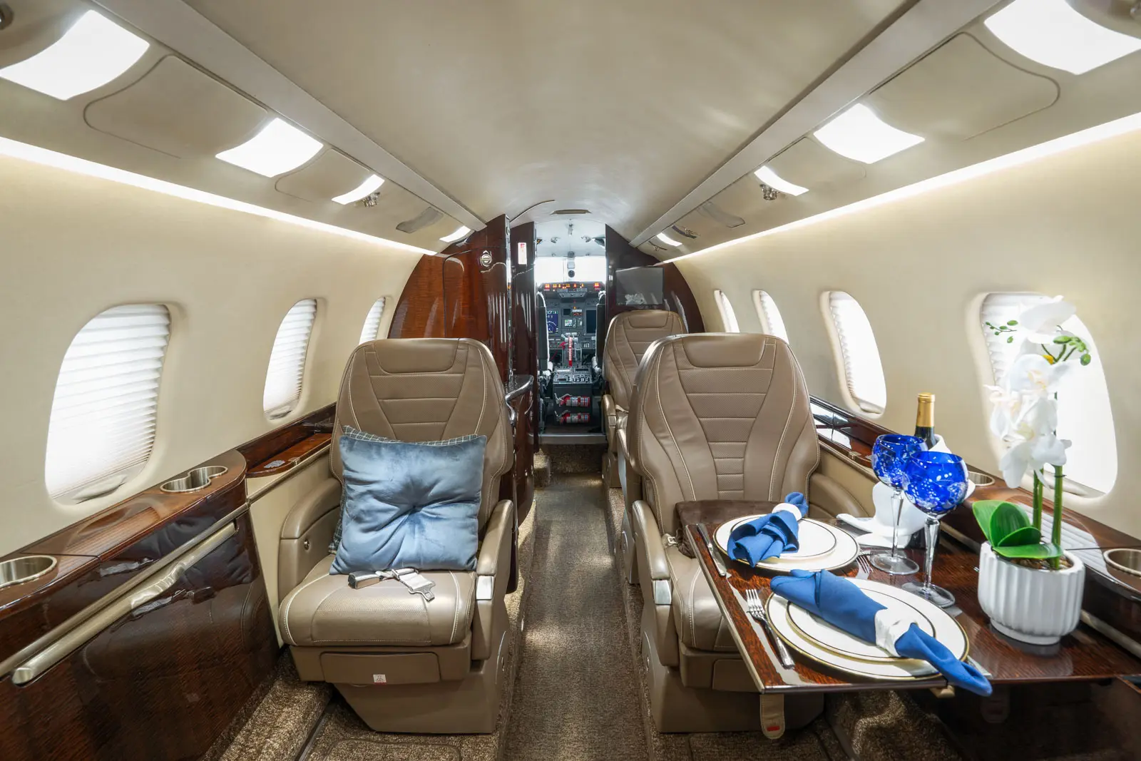 Bombardier Learjet 60XR N352XR operated by Hop-A-Jet WorldWide Jet Charter photo 2