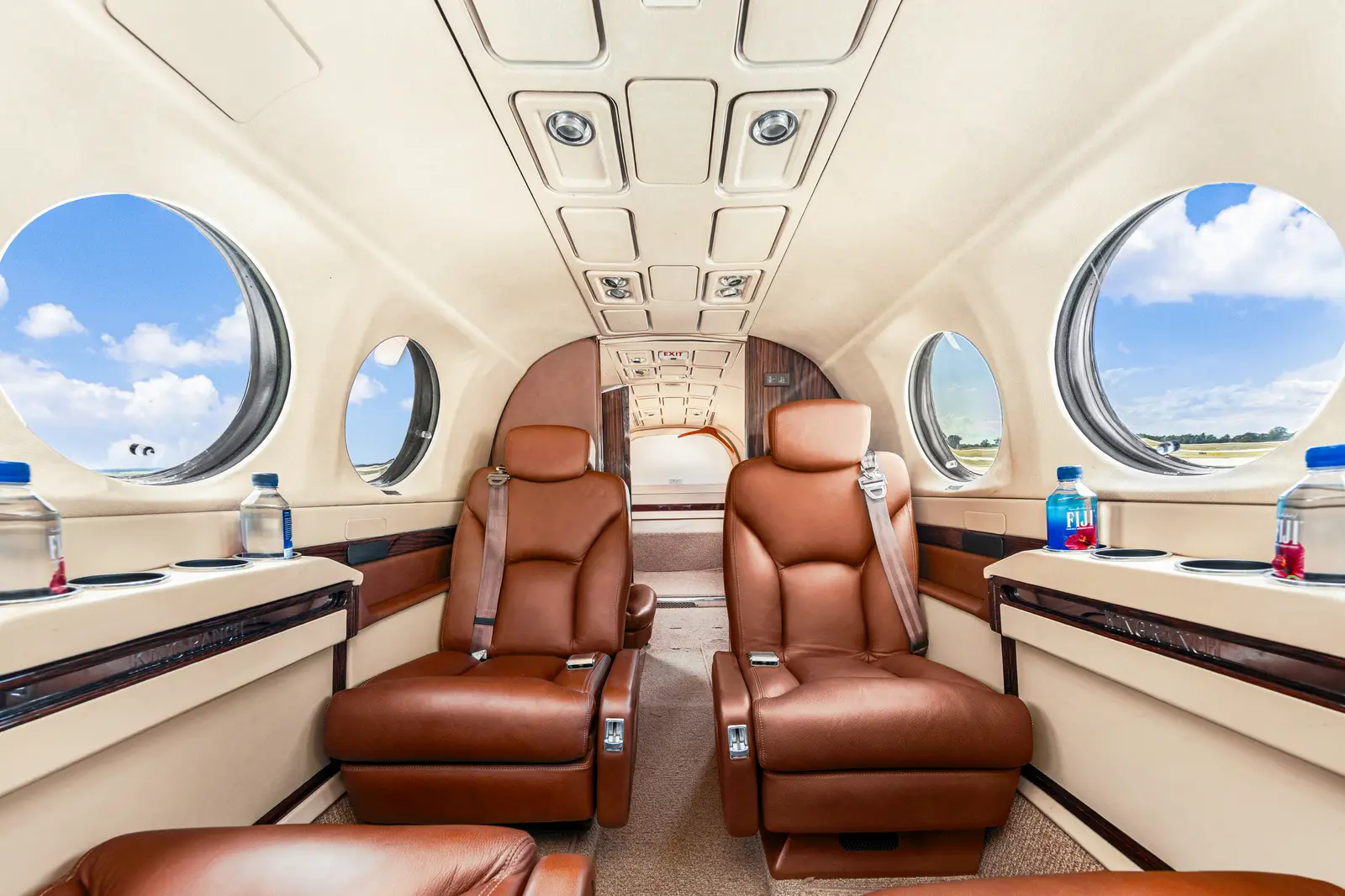 Beechcraft King Air 350 N357LP operated by SAI Flight Service, Inc. photo 2